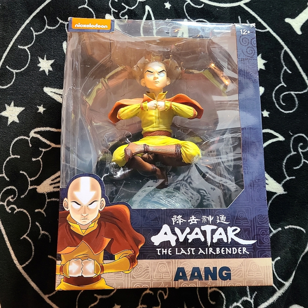 Avatar the last Airbender: Avatar state Aang giant figure.